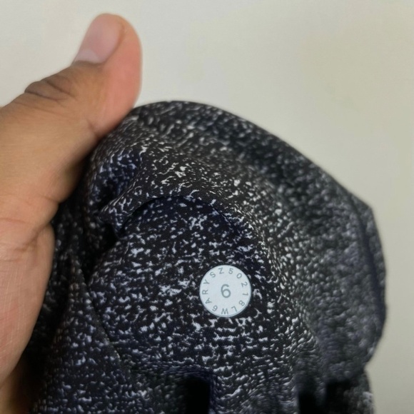 Lululemon Keep It Classic Crop White Noise Alpine White Black - Picture 10 of 11